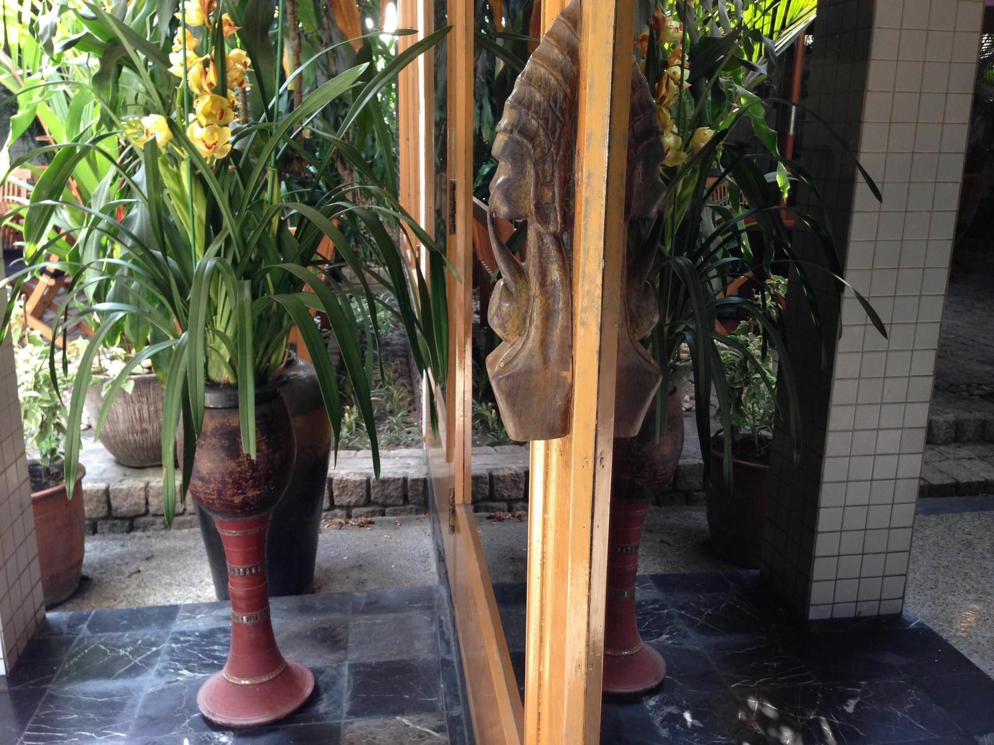 Classique Inn Yangon Ngoại thất bức ảnh